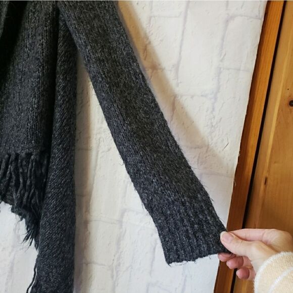 BANDOLINOBLU Hooded Chic Gray Fringe Cardigan Sweater Small - Picture 2 of 8